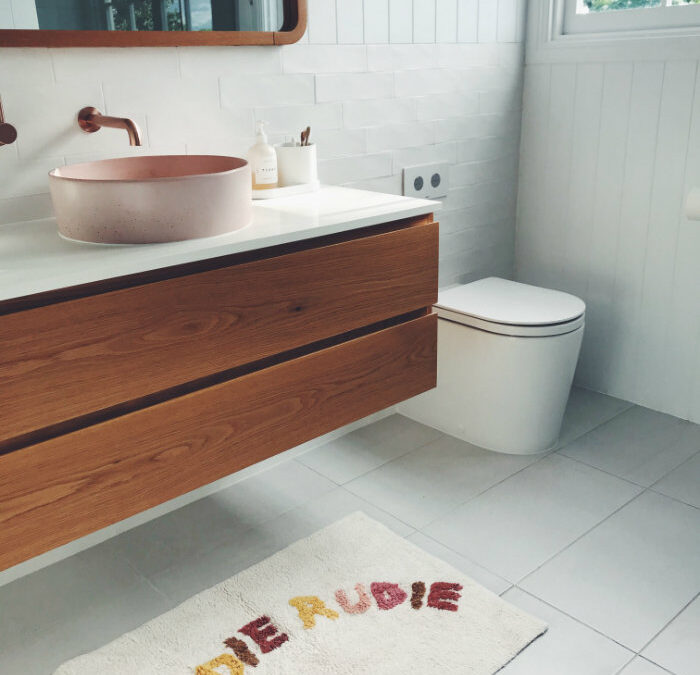 Comment accéder à la chasse d’eau d’un WC suspendu ?