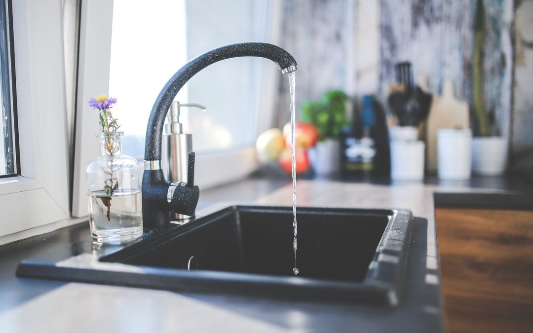 Installez des robinets automatiques pour économiser de l’eau dans les lieux publics ou à la maison.