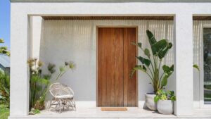 Porte d'entrée en bois