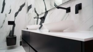 évier dans une salle de bain