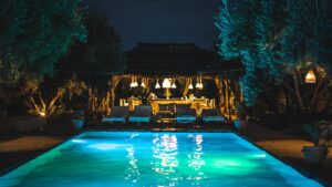 Piscine dans un jardin