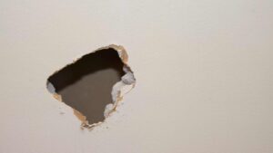 trou dans le mur